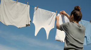 Beyaz pamuklu kıyafetleri kar gibi parlak tutmanın sırrı!