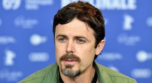 CASEY AFFLECK’IN YENİ SİNEMASI BAYANLARI KIZDIRACAK!