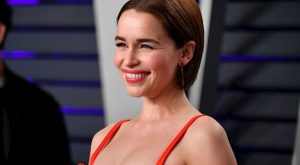 EMILIA CLARKE’IN HASSAS DAVRANIŞI EMILIA CLARKE’IN HASSAS DAVRANIŞI