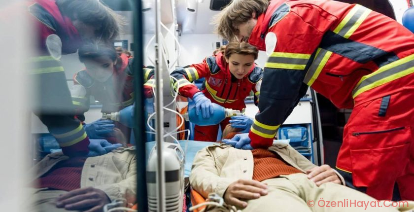 Kalp masajında birinci dakikalar kritik: Uzmanlardan gerçek müdahale uyarısı Kalp masajında birinci dakikalar kritik: Uzmanlardan gerçek müdahale uyarısı