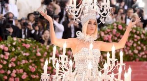 KATY PERRY’NİN HAYATINIZI AYDINLATACAK MET GALA TARZI