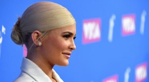 KYLIE JENNER ESER YELPAZESİNİ GENİŞLETİYOR!