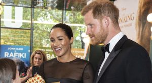 MEGHAN MARKLE’I ARKADAŞINDAN DİNLEYİN
