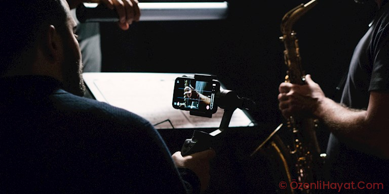 ÖDÜLLÜ DİREKTÖR CAZ ŞENLİĞİ İÇİN iPHONE İLE SİNEMA ÇEKTİ