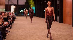 Paris Moda Haftası: Saint Laurent Sonbahar/Kış 2026