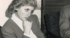 PRENSES DIANA’NIN KIYAFETLERİ AÇIK ARTIRMADA REKOR KIRDI