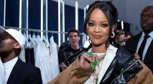 RIHANNA’NIN İSMİNİ YANLIŞ SÖYLÜYOR OLABİLİRSİNİZ!