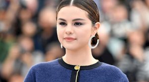 SELENA GOMEZ Mİ JENNIFER ANISTON MI? SELENA GOMEZ Mİ JENNIFER ANISTON MI?