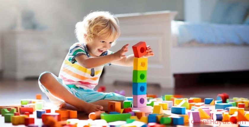 Yeni kuşağı ebeveynlikte yeni adım: Az oyuncak çok oyun trendi süratle yayılıyor!