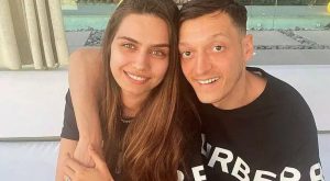 Amine Gülşe ve Mesut Özil’in bebekleri dünyaya geldi! Bebeklerine verdikleri isim şaşırttı