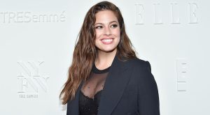 ASHLEY GRAHAM TOPLUMSAL İZOLASYONDA MAKYAJ YAPMANIN GÜCÜNÜ ANLATTI