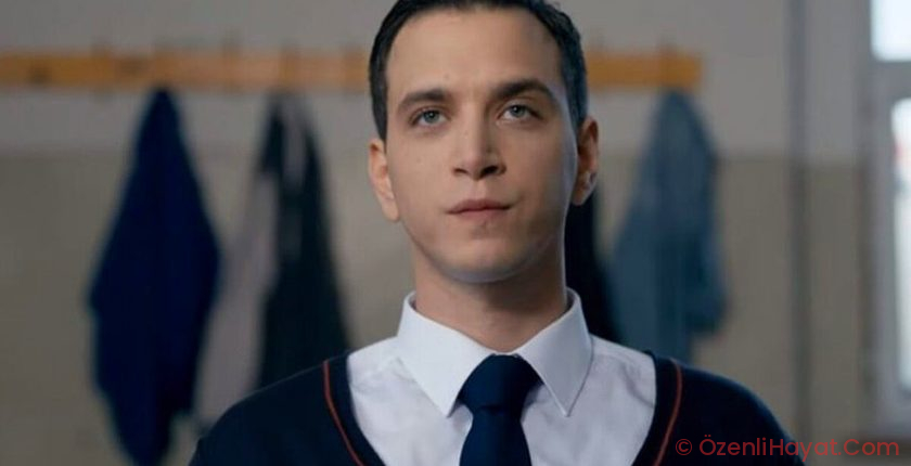 Aşk 101 dizisinin fındık Osman’ı nikah masasına oturdu! Aşk 101 dizisinin fındık Osman’ı nikah masasına oturdu!