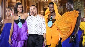 BALMAIN’İN COUTURE GÖSTERİSİ SEINE IRMAĞINA TAŞINDI