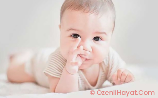 Bebeğinizi parmak emme alışkanlığından nasıl kurtarabilirsiniz?