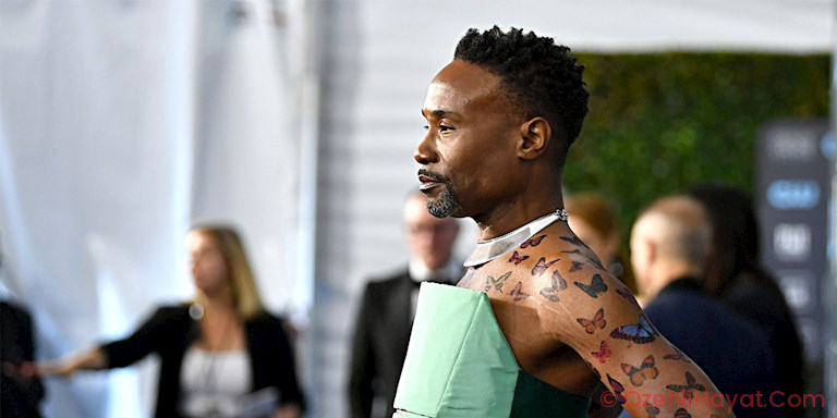 BILLY PORTER’IN KELEBEK DÖVMELİ KIRMIZI HALI GÖRÜNÜMÜ