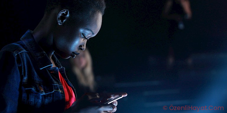 CİLDİNİZİ MAVİ IŞIKTAN KORUYUN