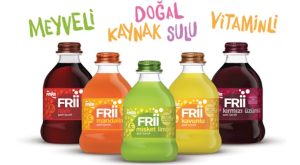 DEFNE KOZ İMZALI ŞİŞELERİ İLE YENİ PINAR FRİİ DEFNE KOZ İMZALI ŞİŞELERİ İLE YENİ PINAR FRİİ