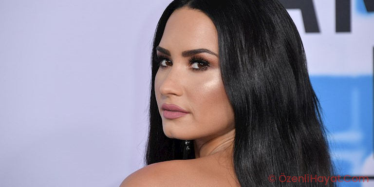 DEMI LOVATO EDİTLENMEMİŞ FOTOĞRAFINI PAYLAŞTI