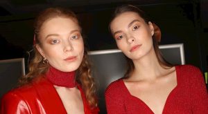 DOĞAL BAKIŞLAR İÇİN 14 NUDE FAR PALETİ