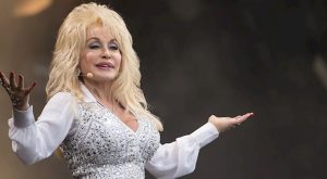 ‘DOLLY PARTON CHALLENGE’ FURYASINA KATILAN ÜNLÜLER