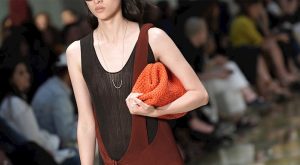 DÖNEMİN FAVORİSİ: ÖRGÜ AKSESUARLAR