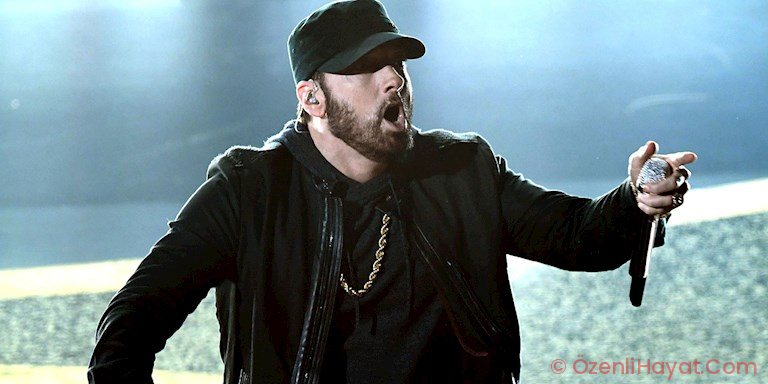 EMINEM 17 SENE SONRA OSCAR SAHNESİNDE EMINEM 17 SENE SONRA OSCAR SAHNESİNDE