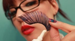 Erkekler takma kirpik takan bayanlar hakkında ne düşünüyor
