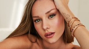 ESTER EXPÓSITO BVLGARI AİLESİNE KATILDI