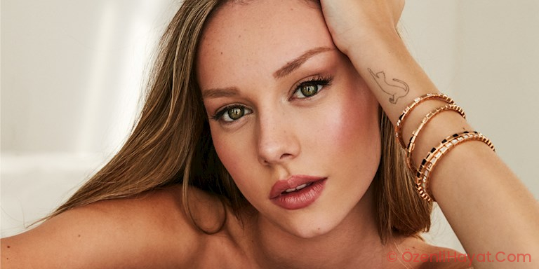 ESTER EXPÓSITO BVLGARI AİLESİNE KATILDI