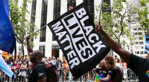 GEORGE FLOYD’UN VEFATINA REAKSİYONLAR BÜYÜYOR