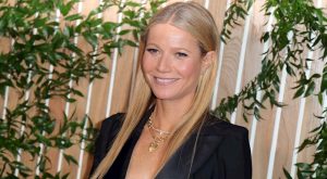 GWYNETH PALTROW OSCAR ELBİSESİNİ AÇIK ARTIRMAYA ÇIKARIYOR