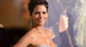 HALLE BERRY TRANSSEKSÜEL ROLÜ HAKKINDA SÖYLEDİKLERİ İÇİN ÖZÜR DİLEDİ