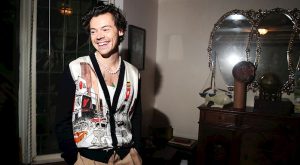 HARRY STYLES KORONAVİRÜS ÇABASINA KATILDI HARRY STYLES KORONAVİRÜS ÇABASINA KATILDI