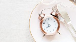 INTERMITTENT FASTING DİYETİ NEDİR? INTERMITTENT FASTING DİYETİ İLE NASIL KİLO VERİLİR?