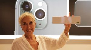 iPHONE 11 VE APPLE WATCH SERIES TÜRKİYE’DE BİRİNCİ SAHİPLERİYLE BULUŞTU!