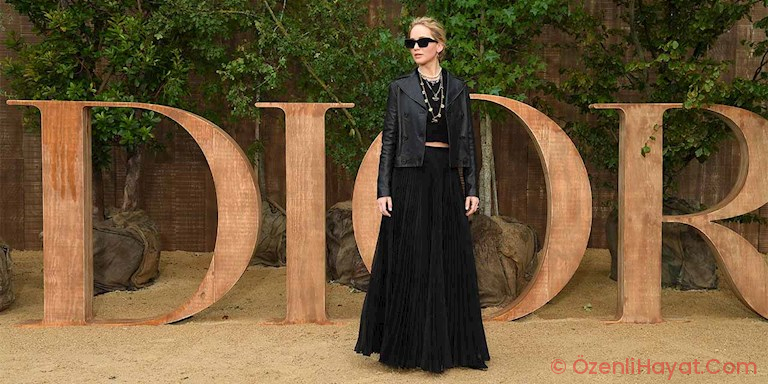 JENNIFER LAWRENCE DIOR’UN PRE-FALL 2020 KAMPANYASINDA