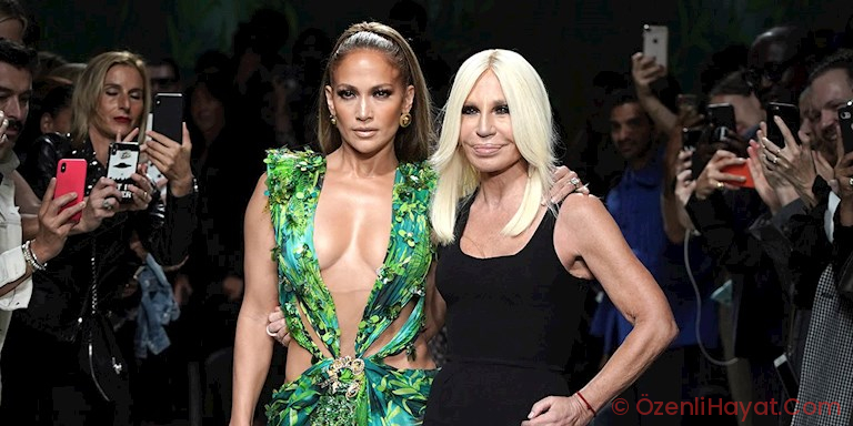 JLO VERSACE’NİN İLKBAHAR KAMPANYASININ YÜZÜ OLDU JLO VERSACE’NİN İLKBAHAR KAMPANYASININ YÜZÜ OLDU