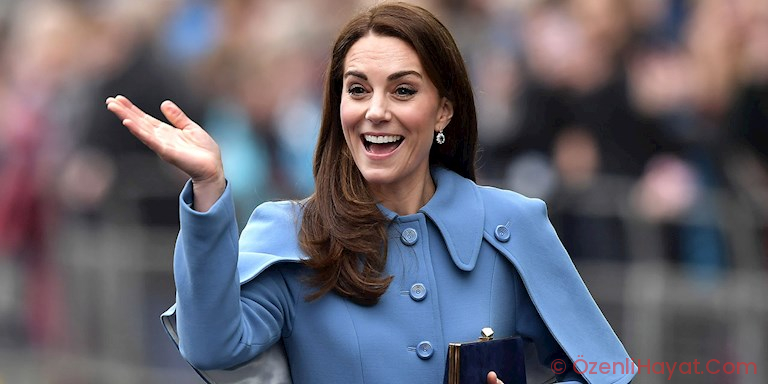 KATE MIDDLETON ZOOM GÖRÜŞMELERİ YAPIYOR KATE MIDDLETON ZOOM GÖRÜŞMELERİ YAPIYOR