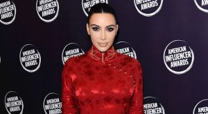 KIM KARDASHIAN 2020’DE DAHA AZ SEKSİ GİYİNME KARARI ALDI