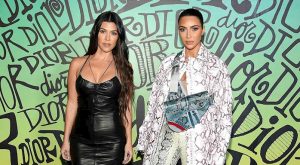 KIM KARDASHIAN KARDEŞİ KOURTNEY’İ KOVDU
