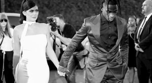 KYLIE JENNER AYRILIK DEDİKODULARINA KARŞILIK VERDİ