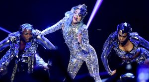 LADY GAGA POP MÜZİĞE DÖNDÜ!