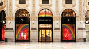 LOUIS VUITTON’DAN RENGARENK YAZ LOUIS VUITTON’DAN RENGARENK YAZ