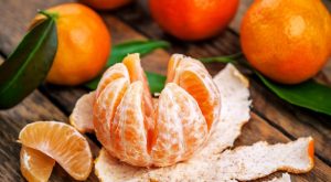 Mandalinanın beyaz kabuklarını soymayın!