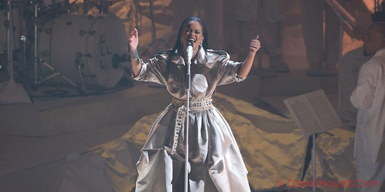 RIHANNA YENİ MÜZİK HAZIRLIĞINDA