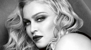 SEÇ, BEĞEN, AL: ÜNLÜLERİN KOZMETİK MARKALARI