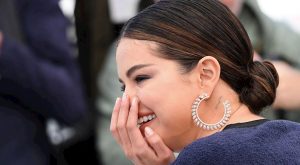 SELENA GOMEZ ÇOCUKLUK AŞKINI AÇIKLADI!