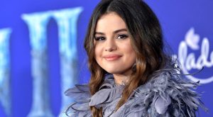 SELENA GOMEZ İLE DOKSANLARA SEYAHAT