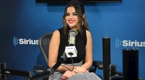 SELENA GOMEZ KİLO ALMA TENKİTLERİNE YANIT VERDİ SELENA GOMEZ KİLO ALMA TENKİTLERİNE YANIT VERDİ