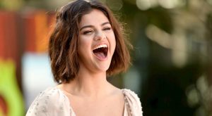 SELENA GOMEZ’İN ‘BOYFRIEND’ GÖRÜNTÜSÜNÜN SAHNE GERİSİ